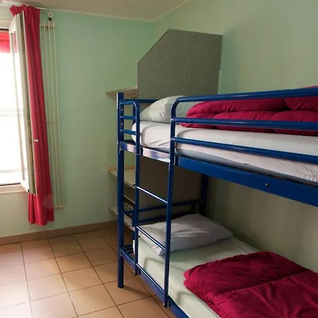 Internationale Des Jeunes Ostello *
