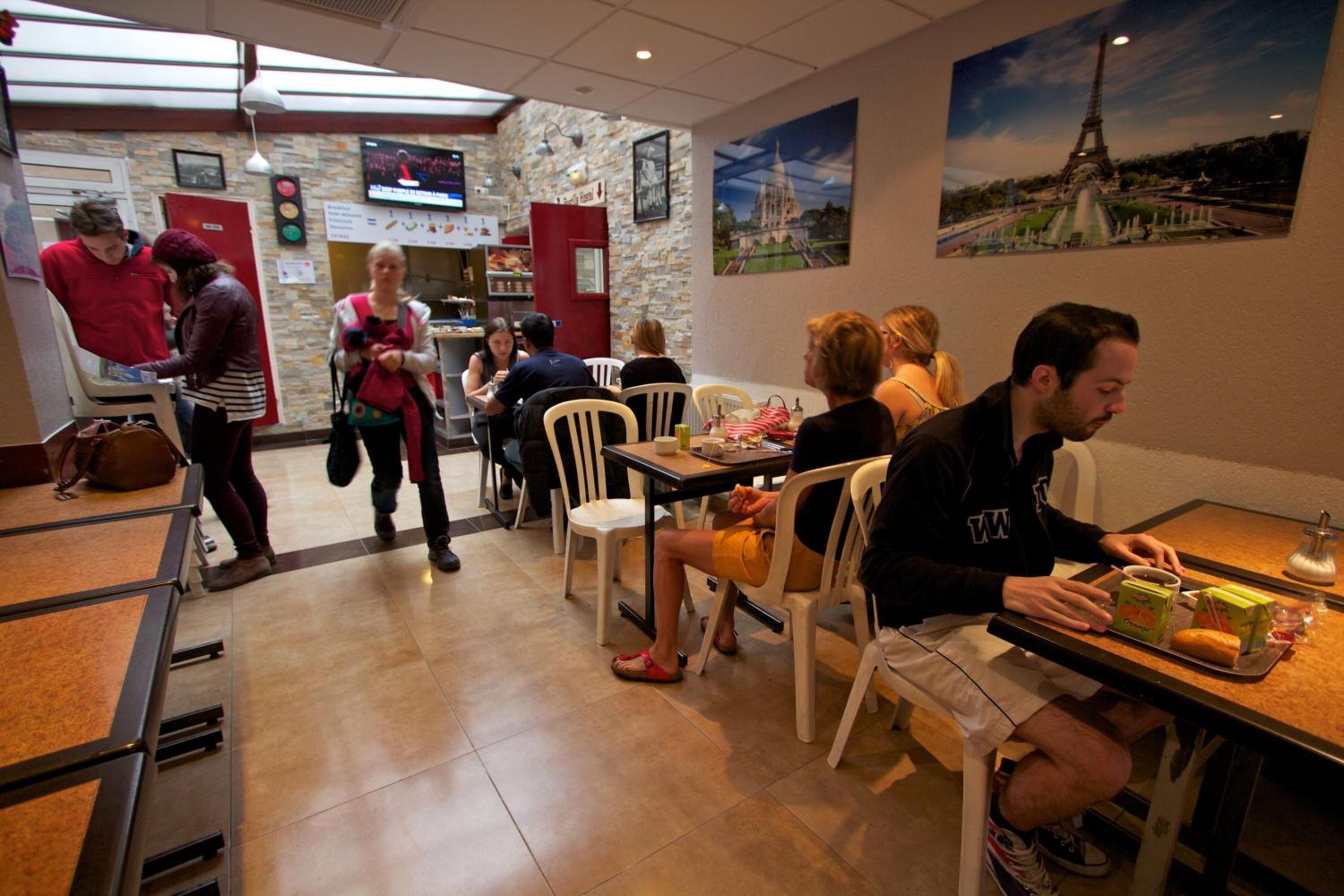 Internationale Des Jeunes Paris