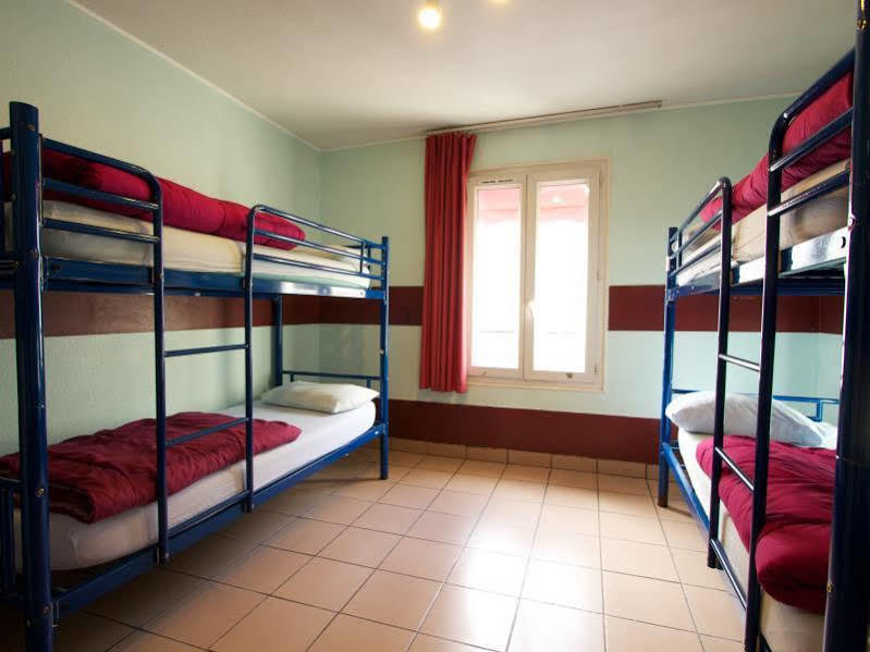 Internationale Des Jeunes * Paris