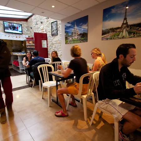 Internationale Des Jeunes Hostel