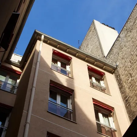 Internationale Des Jeunes Hostel *